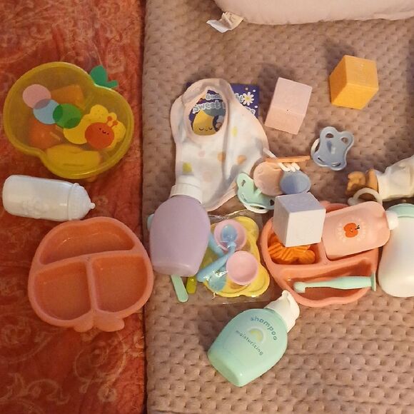 Doll with Accessories and Outfit - Picture 3 of 5